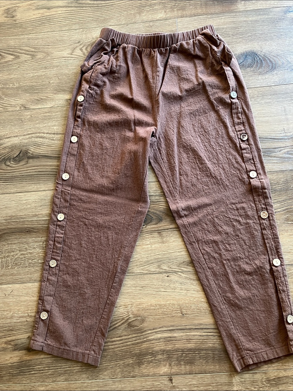 SHEIN Brown Button-Trim Capris